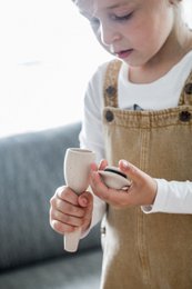 KreativRassel “Frieda” Befüllen & Anmalen | Klangspielzeug aus natürlichem Holz | Holzspielzeug für Montessori und Waldorf | ab 3 Jahre | 100% Made in Germany