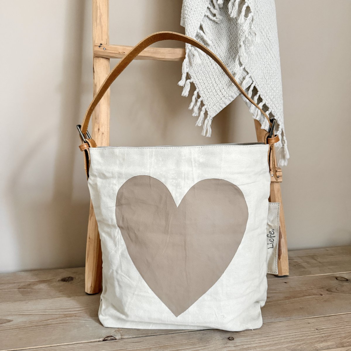 BuckleBag heart latte (canvas) NEW