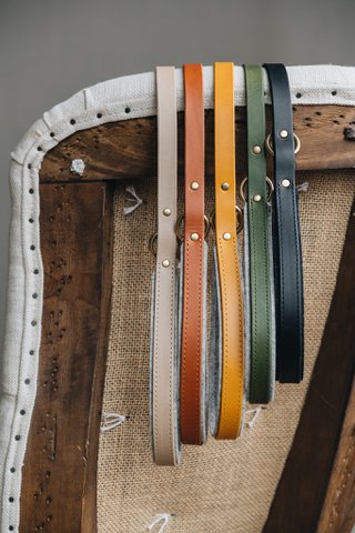 LIGHTWEIGHT SHORT LEATHER LEASH. HITCH air