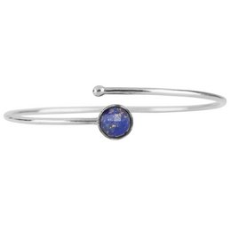 Silver bracelet with a round lapis lazuli stone, suitable for children.