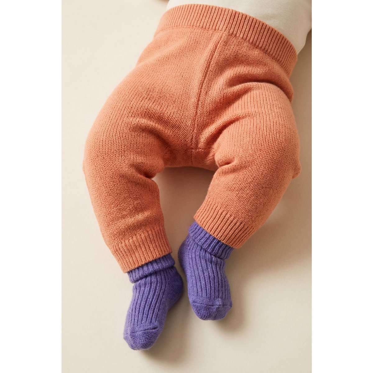 Merinowol gebreid baby broekje - Peach Fuzz