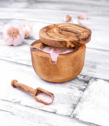 Salero de madera de olivo hecho a mano con tapa y cuchara