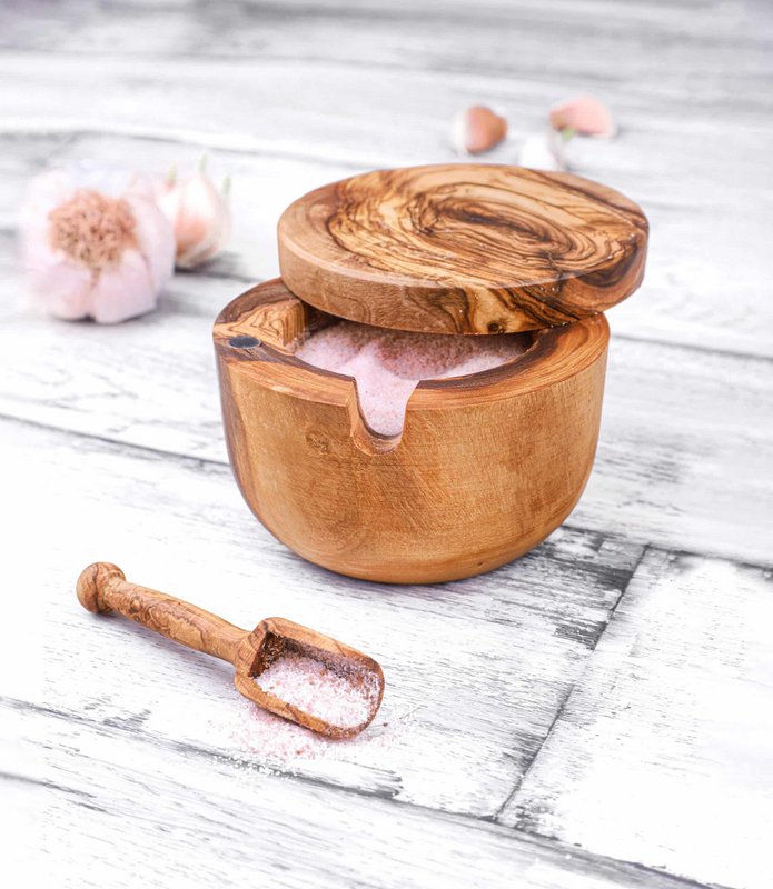 Salero de madera de olivo hecho a mano con tapa y cuchara