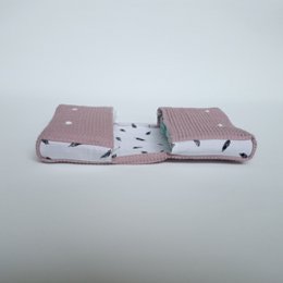 Diaper case Waffle Old Pink / Feathers Black-White