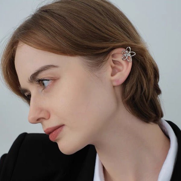 Elegante polsino per orecchie con fiore scintillante: pezzo unico