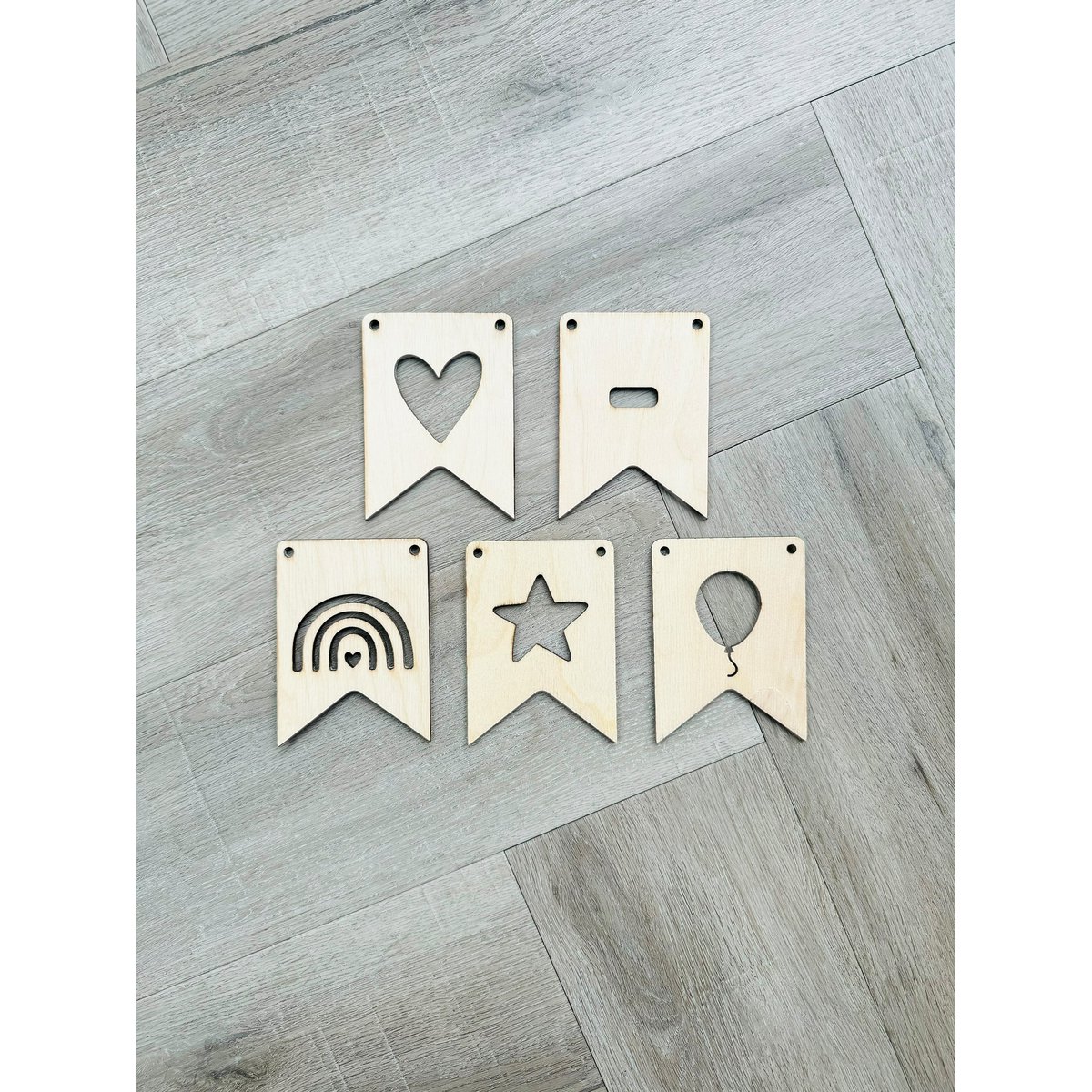 Wooden letter flags [figures] 5 pieces