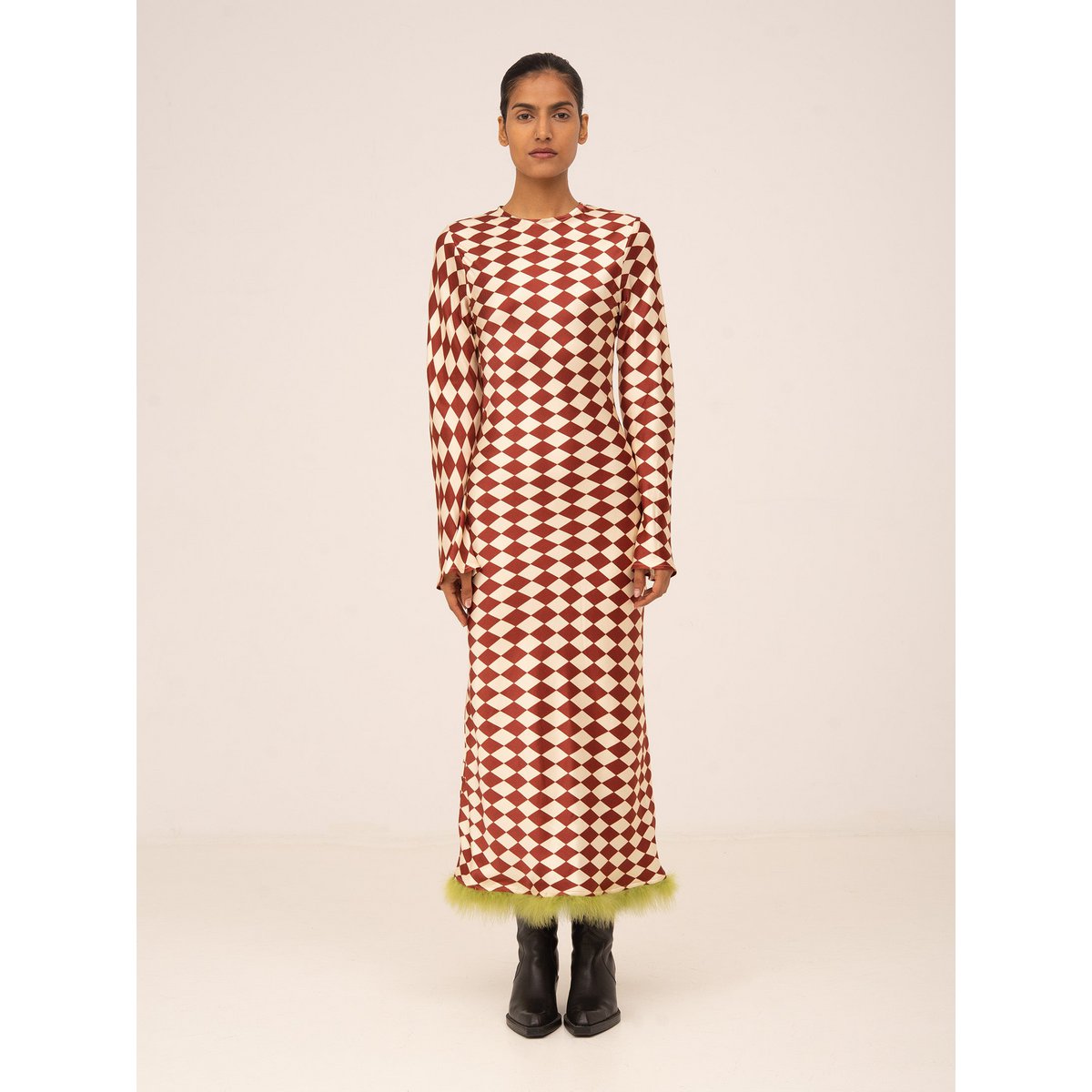 Rotes Federkleid mit Elfen-Diamantmuster