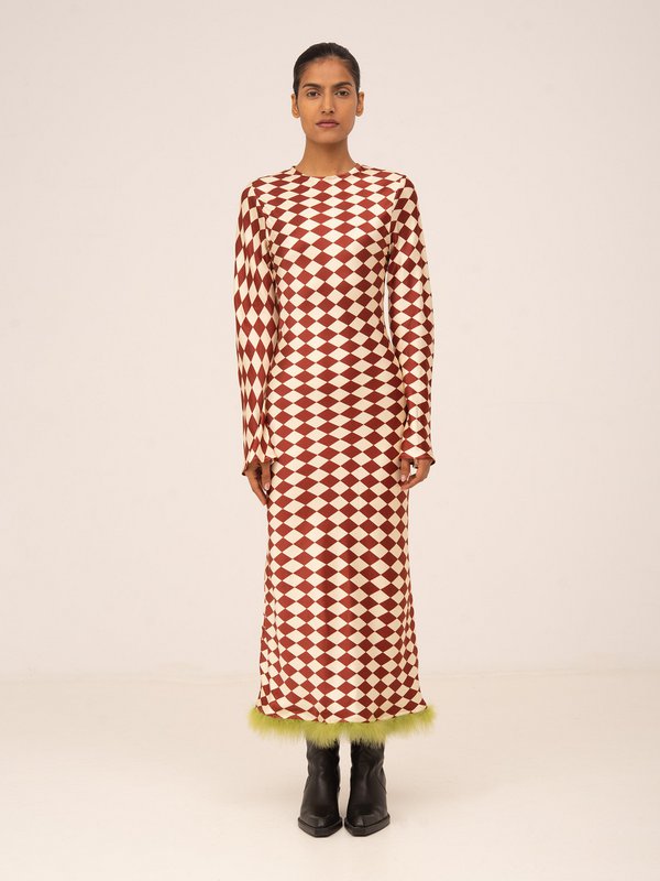 Rotes Federkleid mit Elfen-Diamantmuster