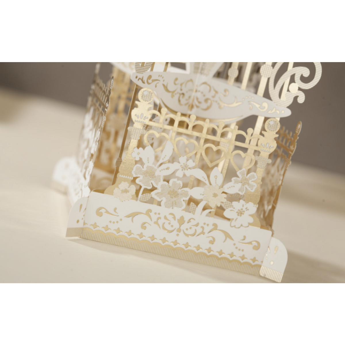 3D Verhuiskaart met vogeltjes en goud wit kooitje incl. berichtenpaneel