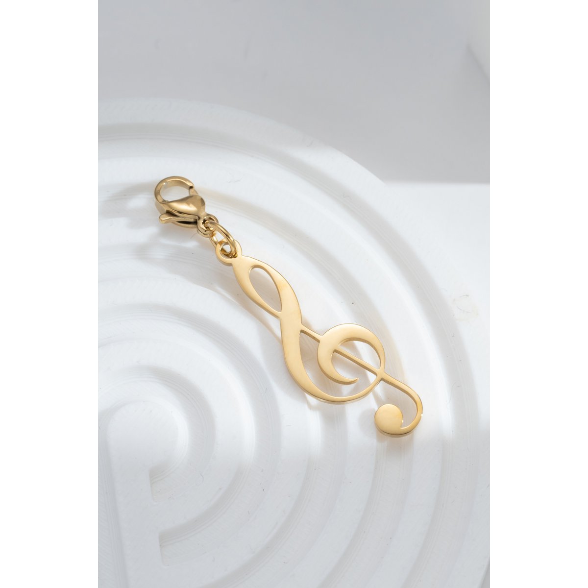 Charm clave de sol dorada en acero, clip musical, elegancia, pasión artística, chic