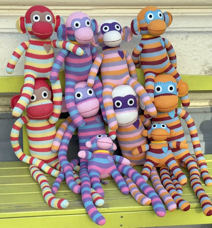Knuffelsok aap mini strepen roze/paars