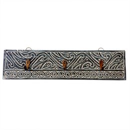 Appendiabiti a 3 ganci in legno intagliato.