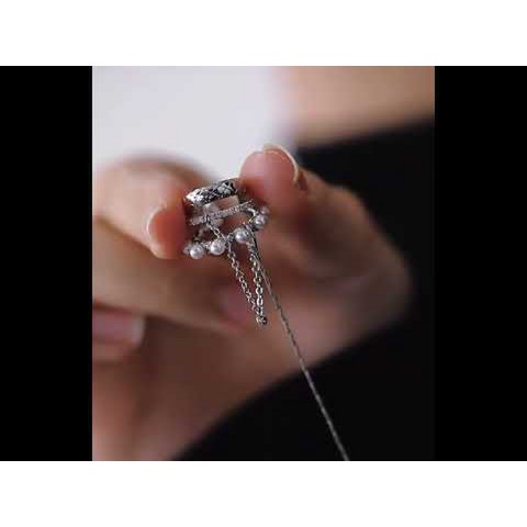 Elegant ear cuff with chain - One piece
