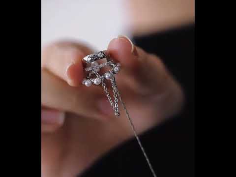 Elegant ear cuff with chain - One piece