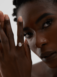 Tabby - Solitaire jubilæums ring i krystalguld