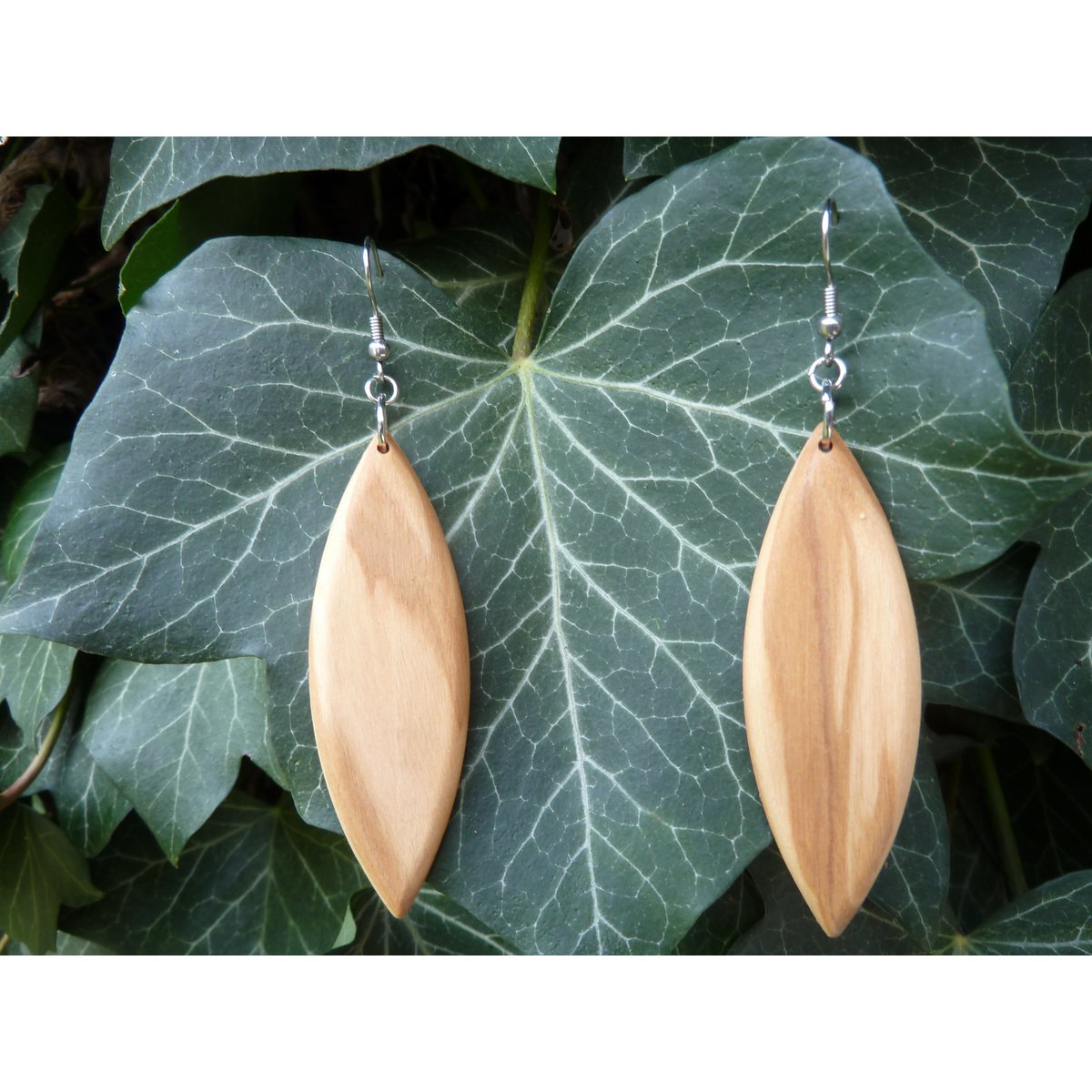 Pendientes colgantes geométricos en forma de hoja de llamativa madera de olivo, muy ligeros, superficie aceitada mate