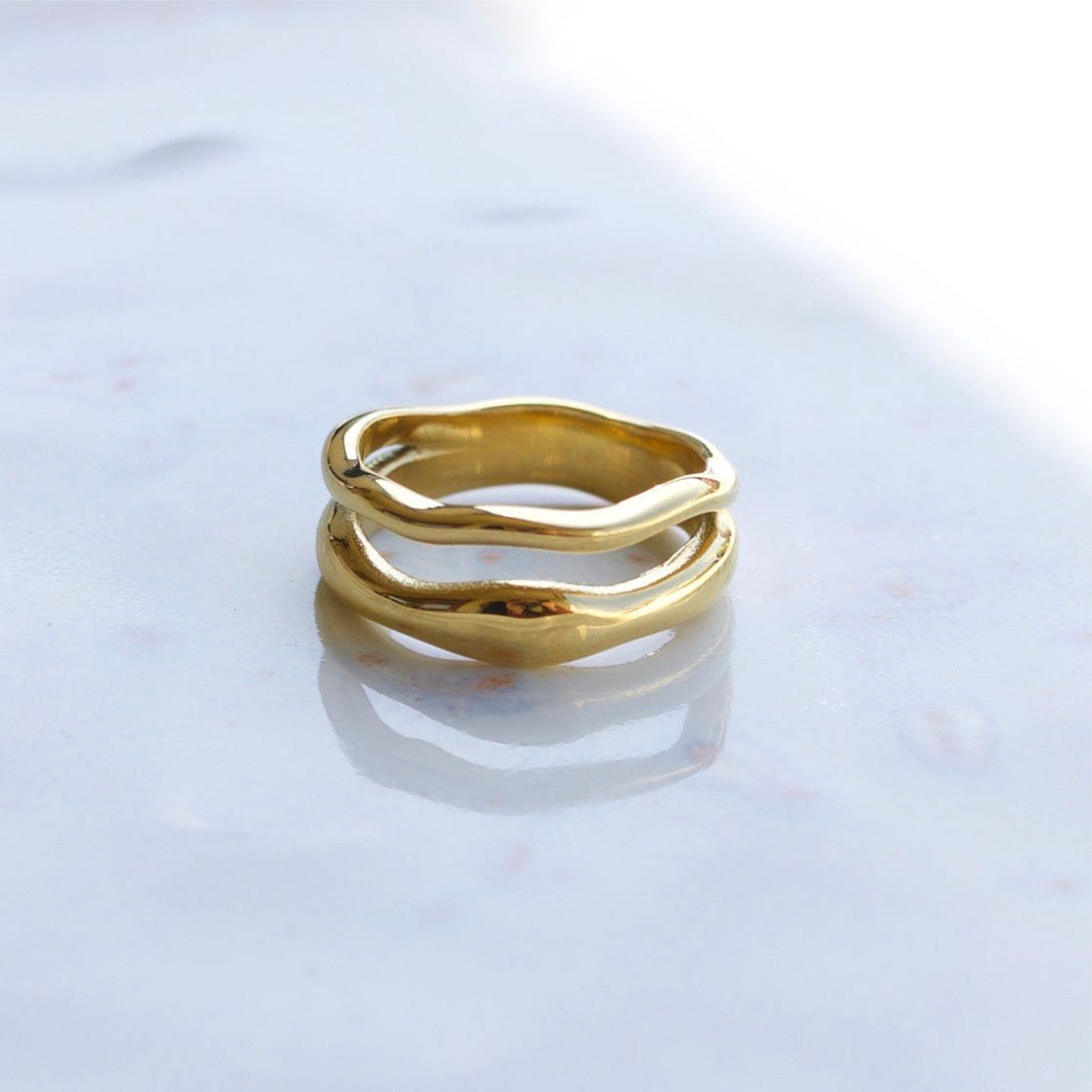 Shantina – Doppellagiger Wellen-Gold-Stapelring