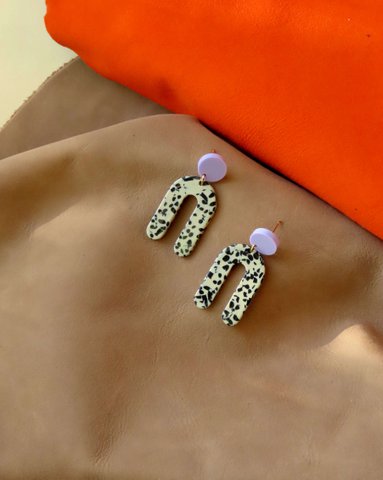 Slim Greige Dots Bows Statement Ohrringe