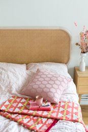 Alf Red Jacquard Throw – Blødt børstet bomuld