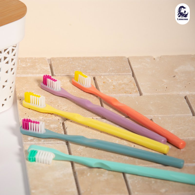 Toothbrush - Medium (mix of 5 colors)