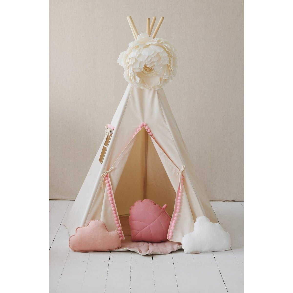 Teepee "Fluffy Pompoms" con pompon e set tappetino