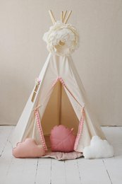 Teepee "Fluffy Pompoms" con pompon e set tappetino