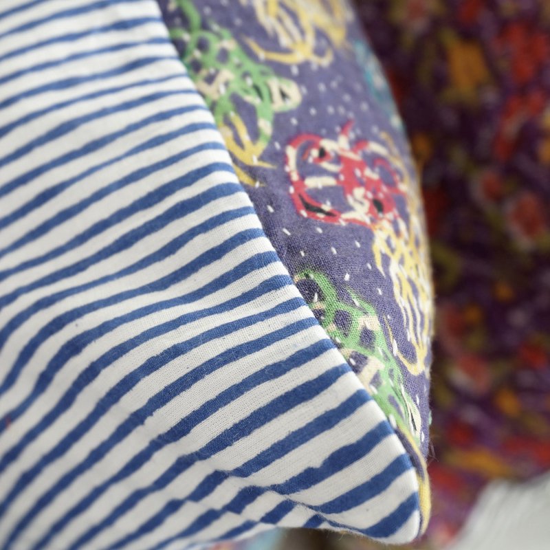 Kantha cushion N°311