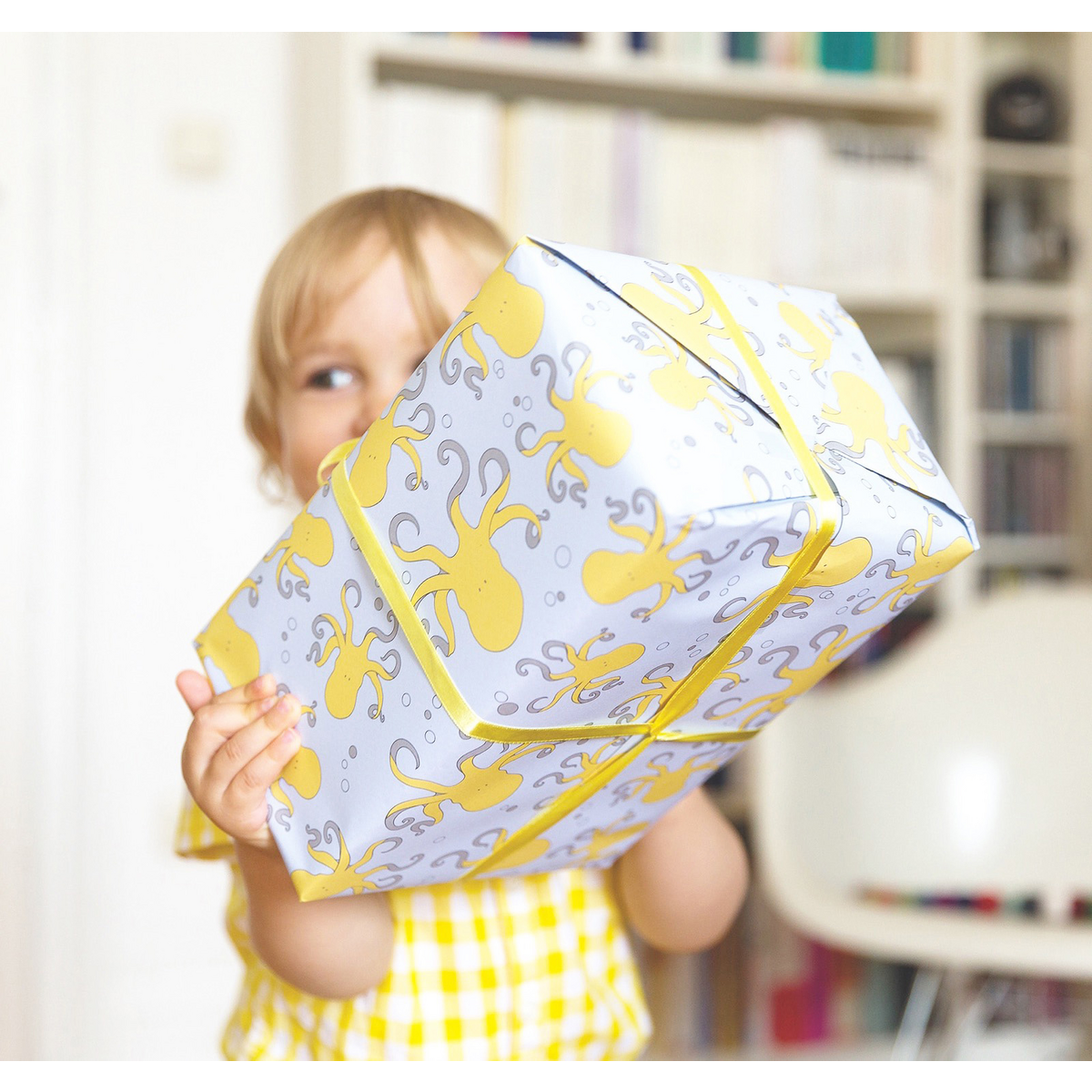 Papier d'emballage bleu clair et jaune avec pieuvre, papier d'emballage pour enfants avec motif de poulpe pour l'anniversaire des enfants, pour les cadeaux pour la naissance ou le baptême -