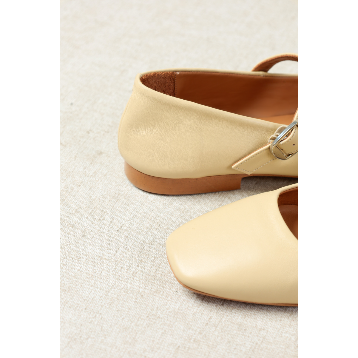 YOTA YELLOW – Mary-Jane-Ballerinas mit quadratischer Zehenpartie