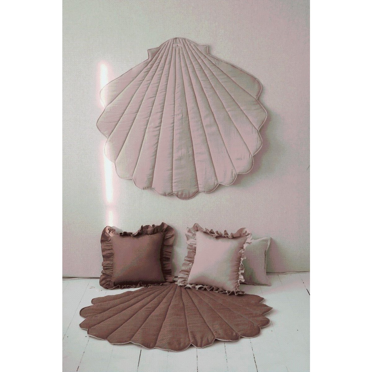 Juego de tipi "Powder Frills" con volantes y tapete de concha "Powder Pink"