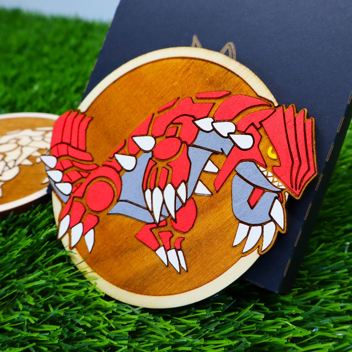 Hölzerne farbenfrohe Pokémon -Untersetzer, Groudon, Geek Decor, Nerd Room Anime Fan Geschenke Hauswarming