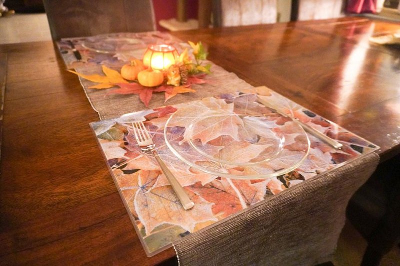Artipics Placemats Vorstblaadjes Pak van 4 Herfst Winter Placemats Schoon te vegen Gemaakt van Plastic 42 x 30 cm Placemats Tafeldecoratie Voor Keuken/Eetkamer/Gasten/Binnen/Buiten