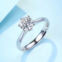 Anello solitario in moissanite a 6 artigli senza tempo