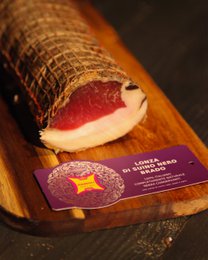 🇮🇹 Lende vom schwarzen Wildschwein aus Umbrien – gewürztes, handwerklich hergestelltes Wurstwarenfleisch