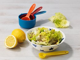 Kids Easy Cup Kogebog: Madlavning med børn (Del 2), Kogekassesæt inkl. 5 farverige målebægre