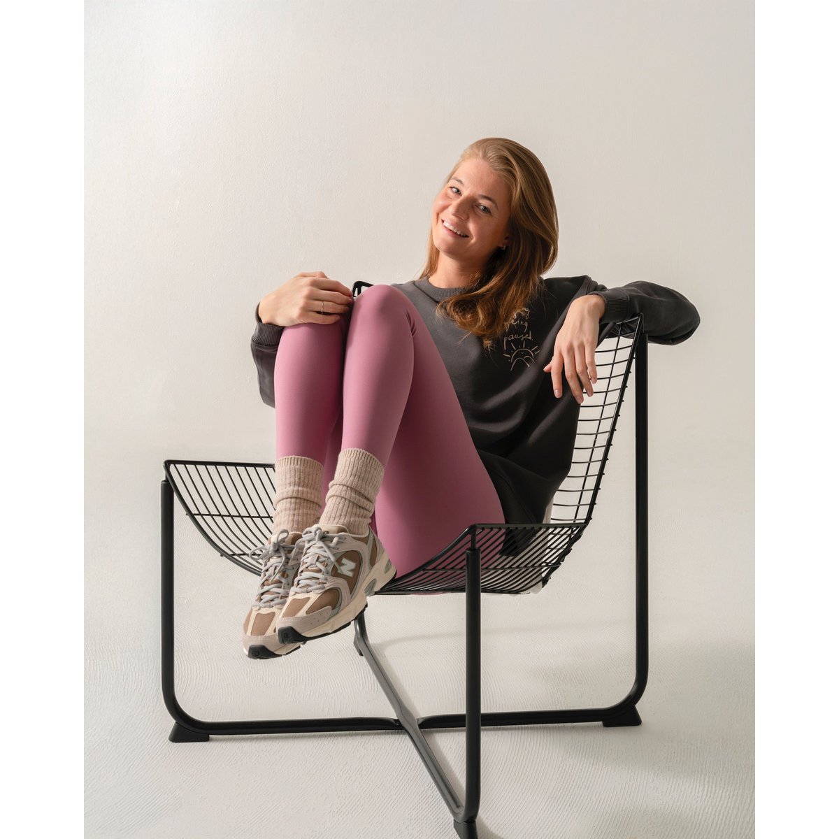 Organic Sweatshirt, Enjoy Being Paused, Anthracite