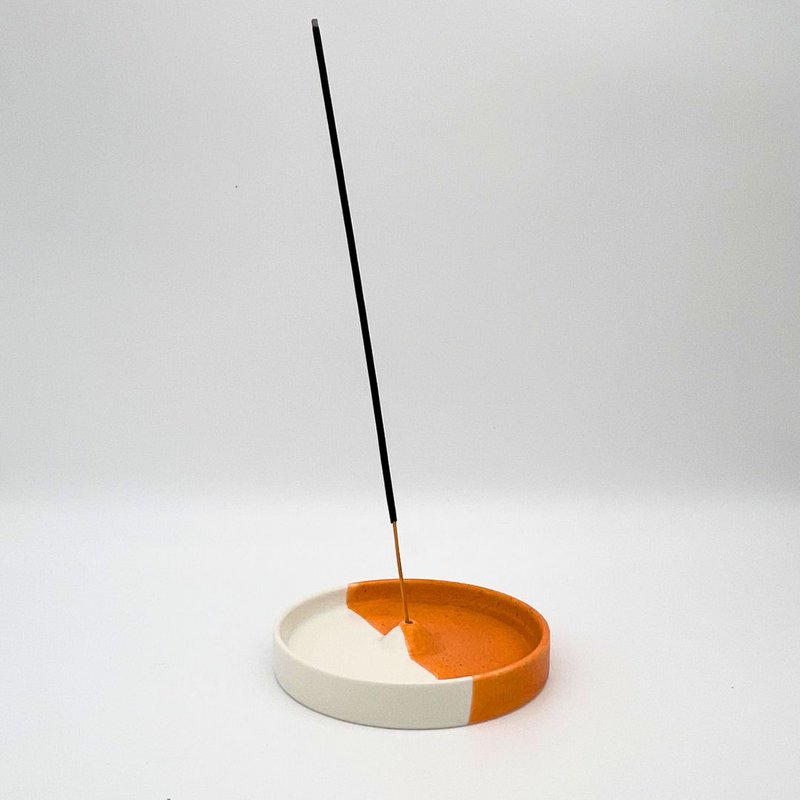 portaincenso per una giornata di sole - portaincenso - ceramica - rotondo - arancione e bianco
