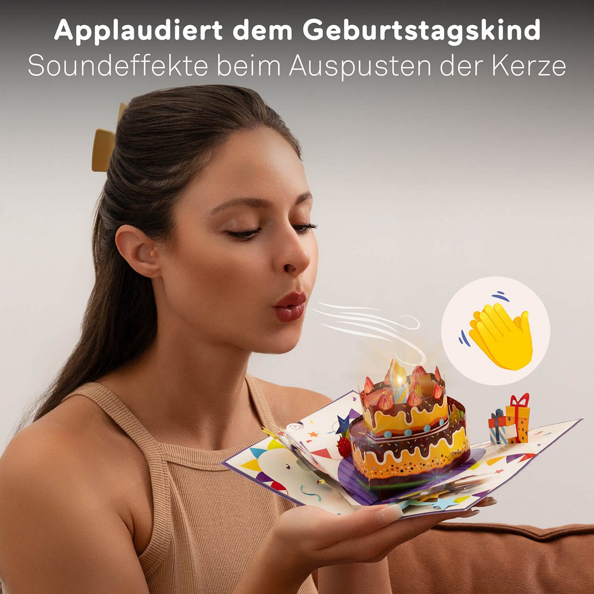 Gâteau d'anniversaire avec carte pop-up musique et lumière
