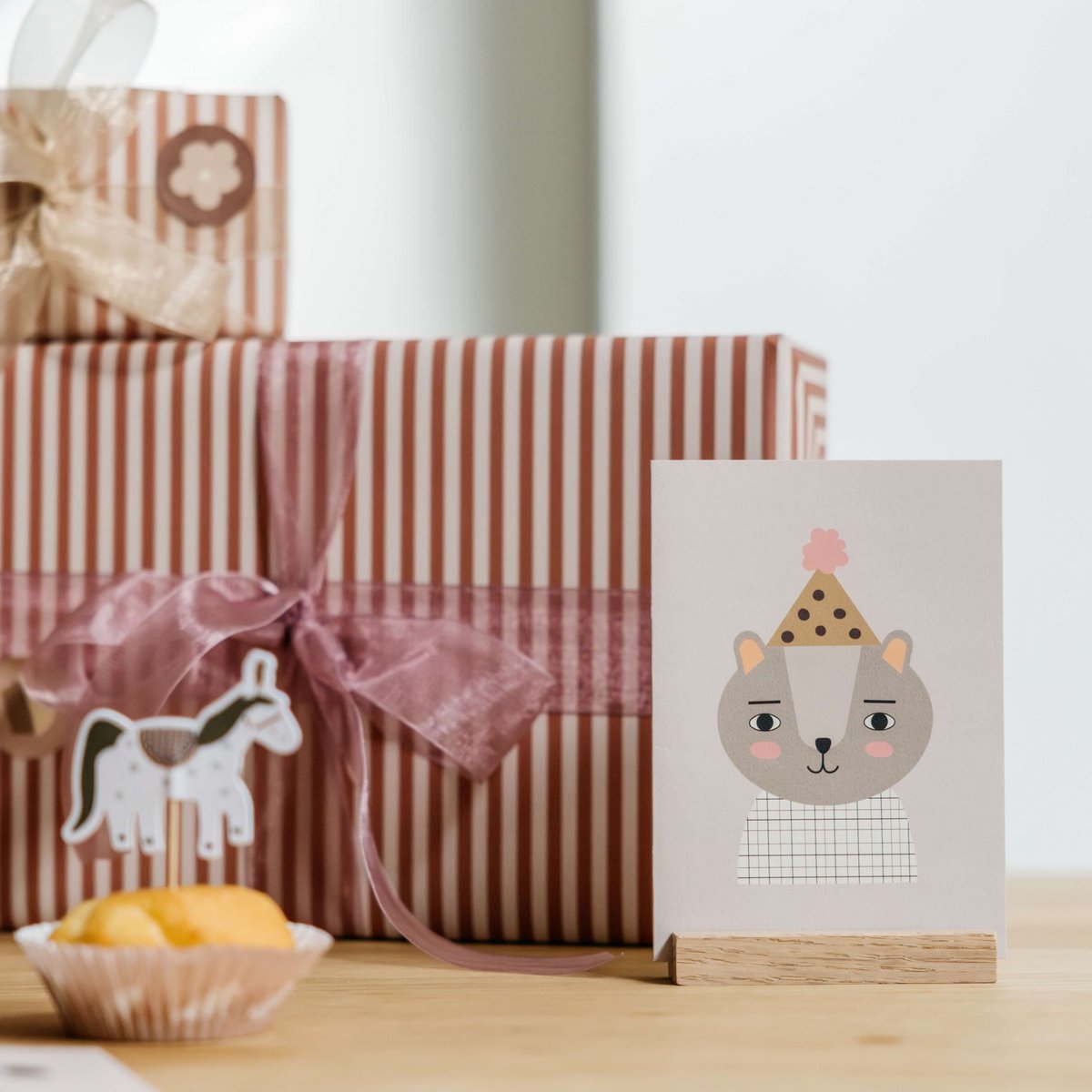 Oak A6 Stand, Display for Cards & Small Prints