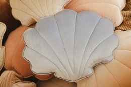 "Blue Pearl" Velvet Shell Pude