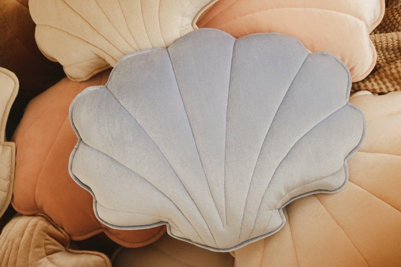 "Blue Pearl" Velvet Shell Pude