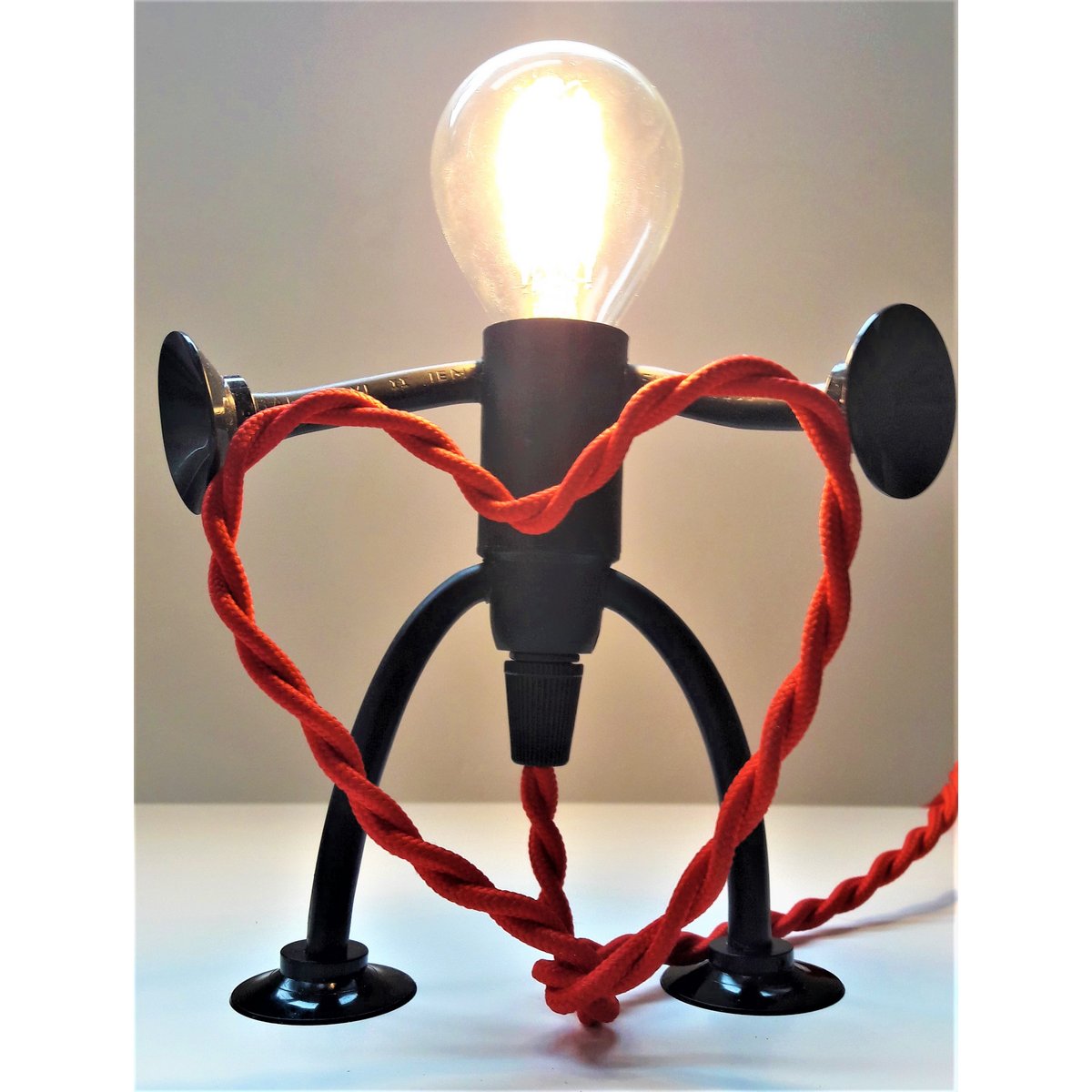 Benjamin Bright; * Tafellampe * Niederländisches Design * Rotes Kabel 1,5 Meter * Designstecker