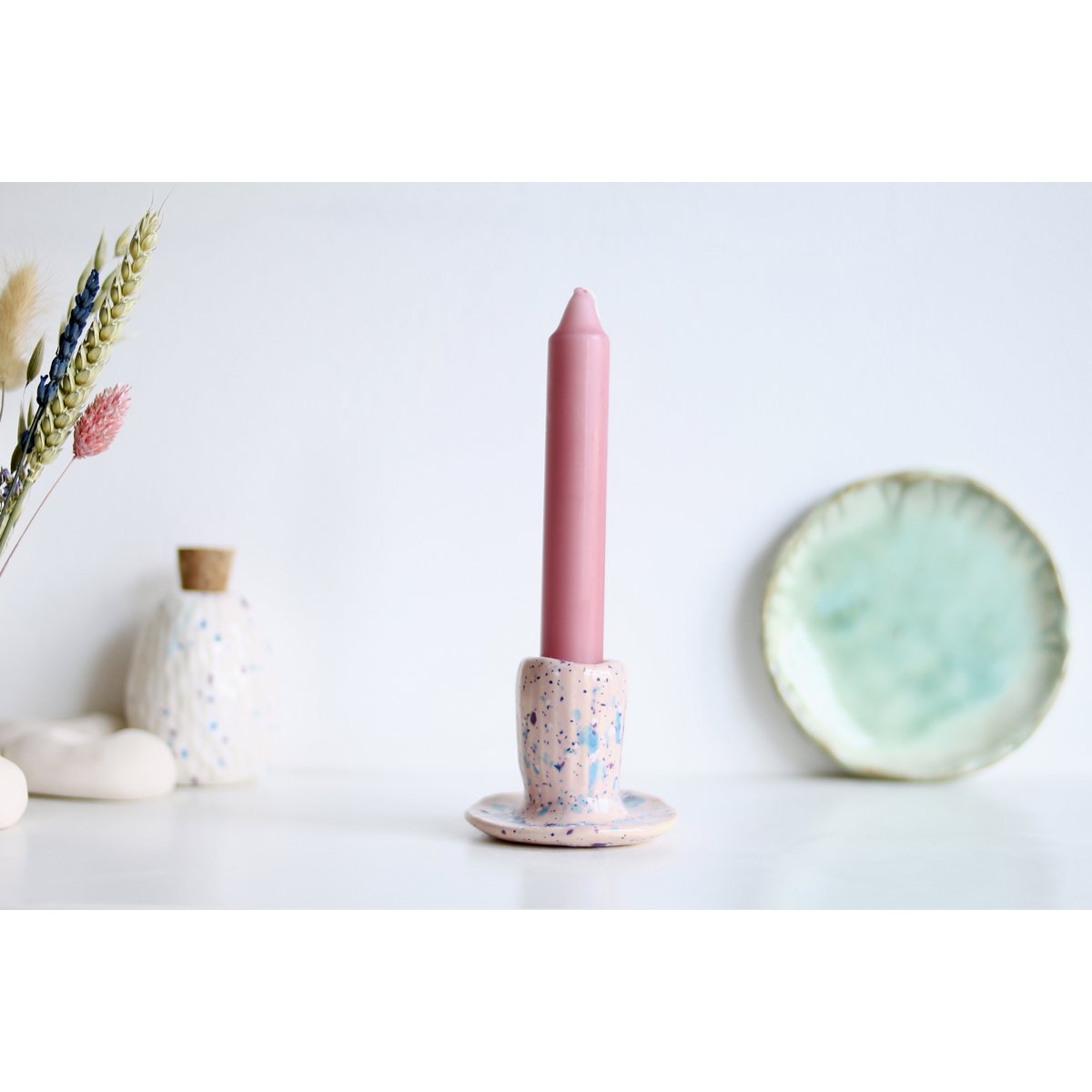 Gespikkelde roze kandelaar + kaars