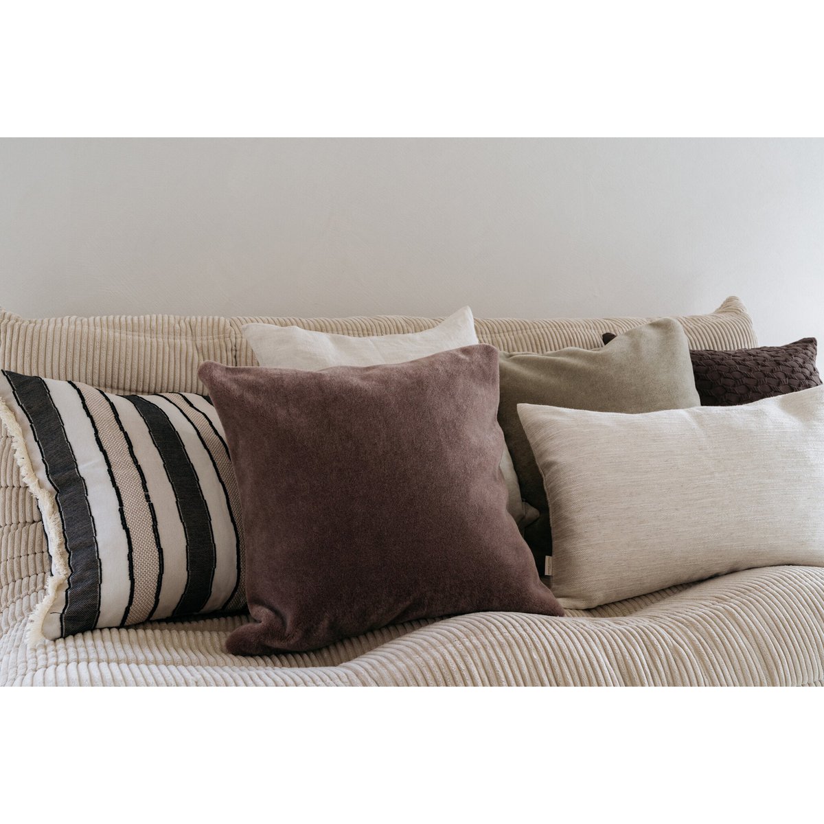 Fodera per cuscino decorativo di lusso in mohair Amy melanzana 50x50 cm