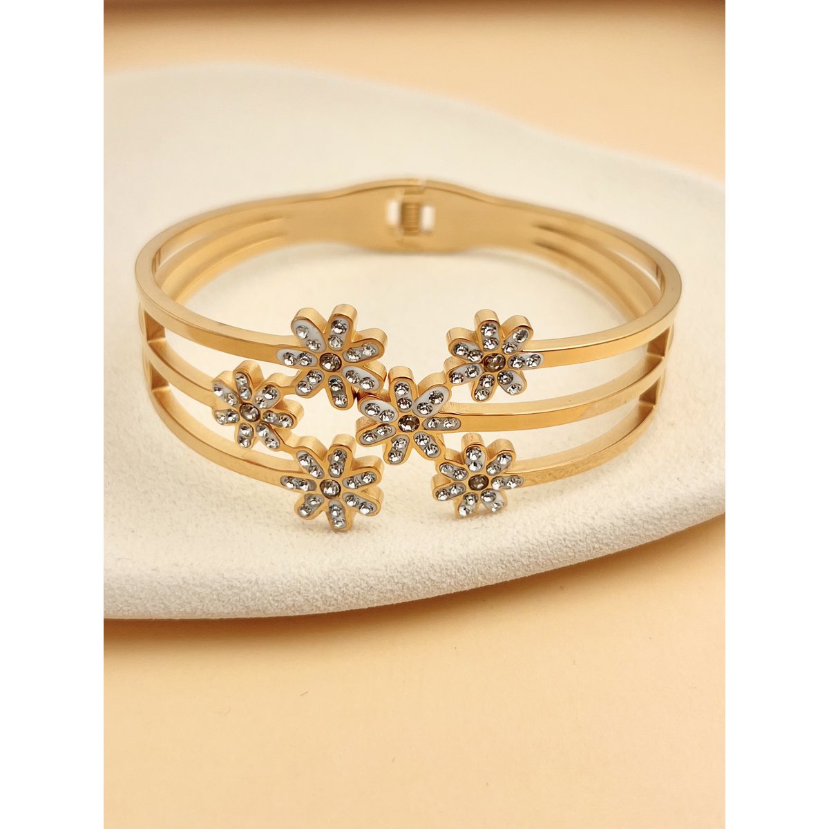 Bracelet jonc doré en acier inoxydable avec fleurs strassées