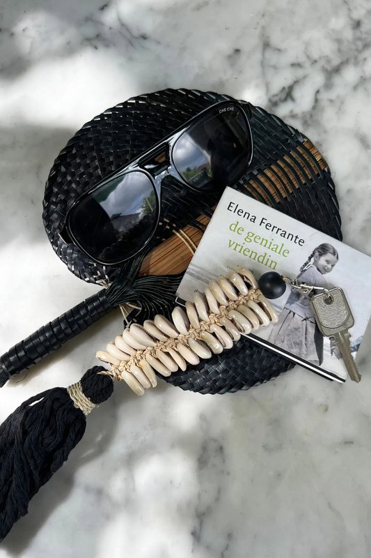 De Macrame Fishbone sleutelhanger - zwart
