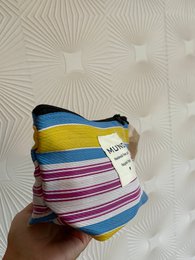 Handgefertigter recycelter Nylonbeutel