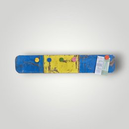 Magnette bord gemaakt van gerecyclede olievaten met 5 kleurrijke magneten 80 cm * 15 cm
