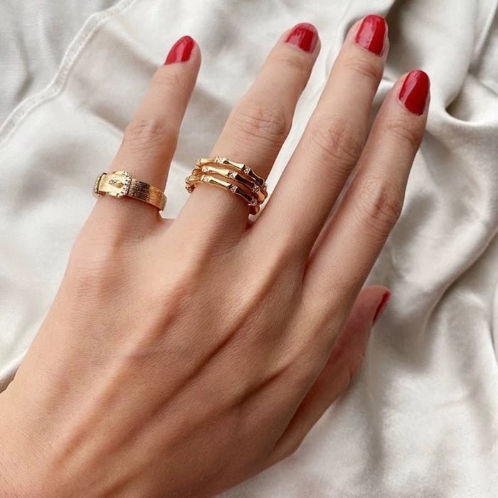 Justerbar ring i lag af bambus