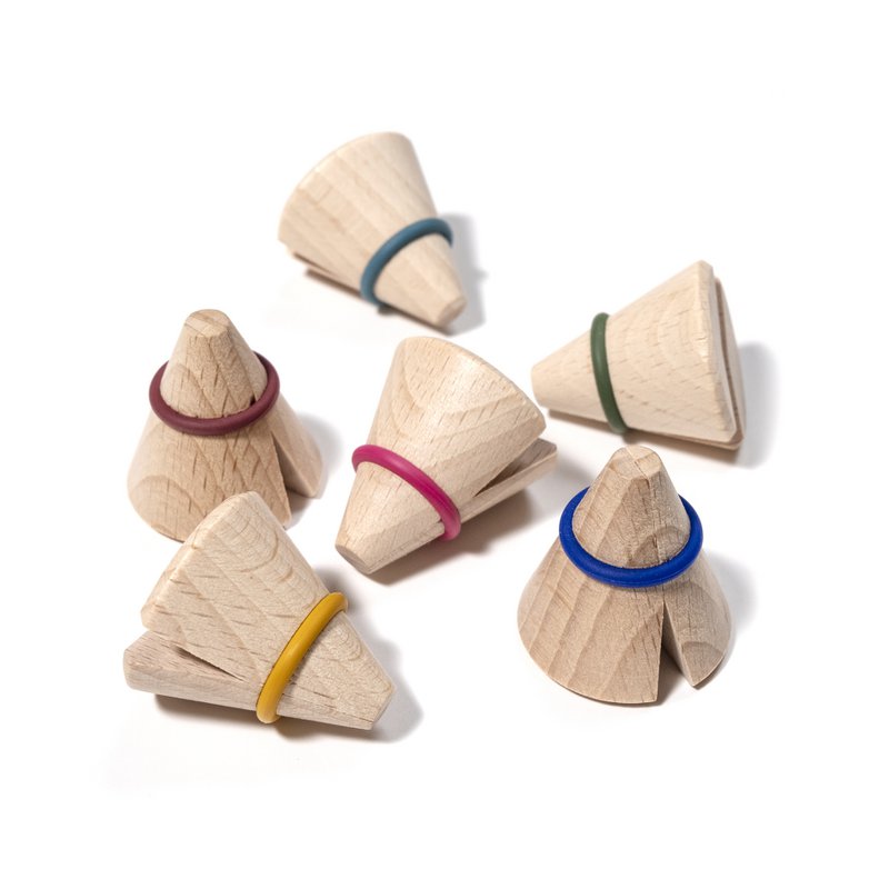 Display full of 40 boxes of 3 wooden photo clips - color + free display